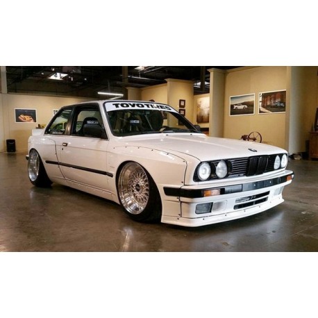 Rocket Bunny Breitbau-Kit BMW E30 3er