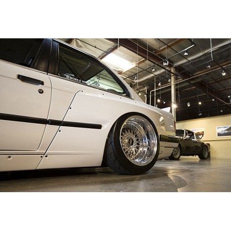 Rocket Bunny Breitbau-Kit BMW E30 3er