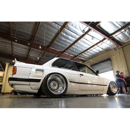 Rocket Bunny Breitbau-Kit BMW E30 3er